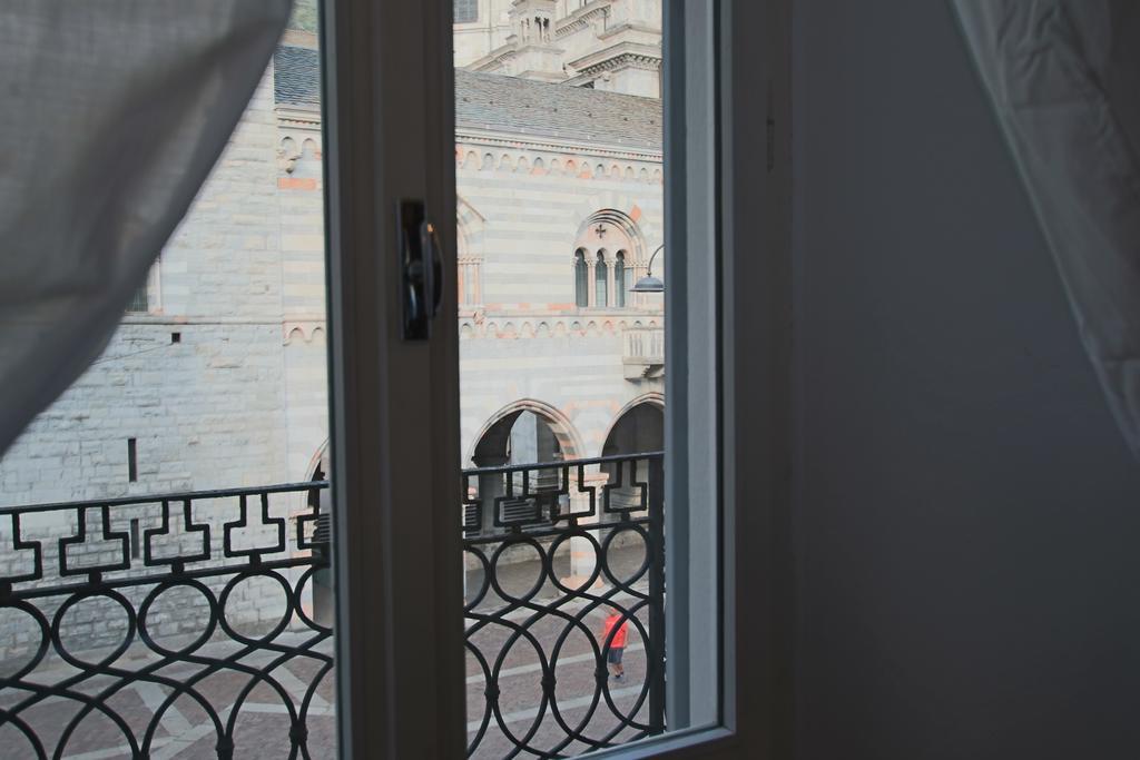 Ferienwohnung Piazza Duomo Amazing Como Exterior foto